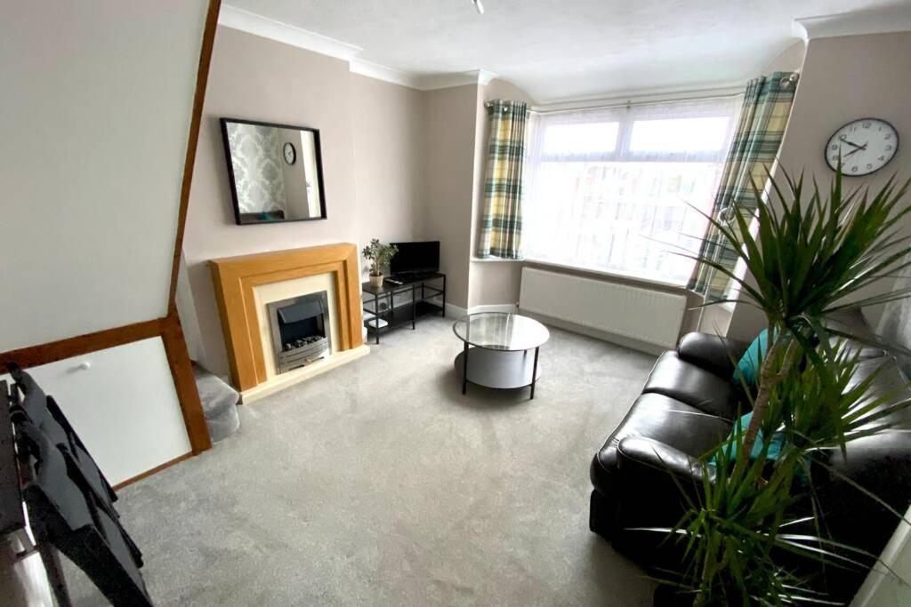 Spacious 2 Bed Apt Sleeps 4 Near Bournemouth Beach Esterno foto