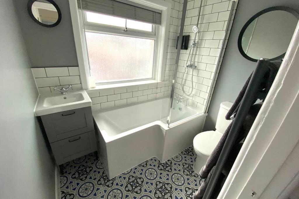 Spacious 2 Bed Apt Sleeps 4 Near Bournemouth Beach Esterno foto